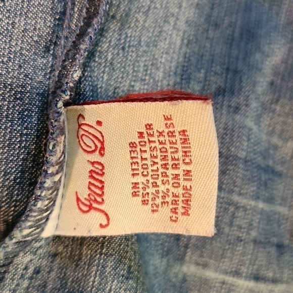 𝅺cropped Distressed Denim Jean Jacket - Picture 10 of 11